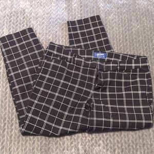 Old Navy pixie mid-rise pant
